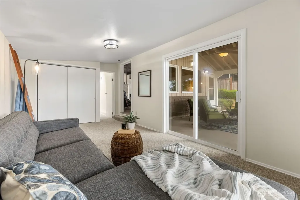 31089 E Lake Morton Drive SE Kent WA 98042