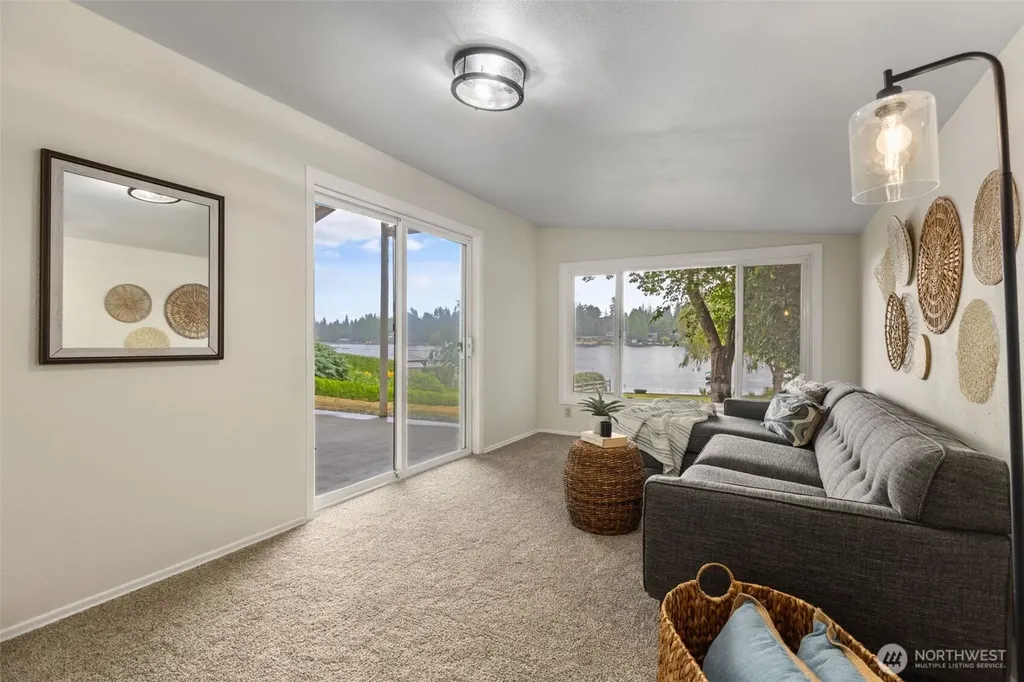 31089 E Lake Morton Drive SE Kent WA 98042