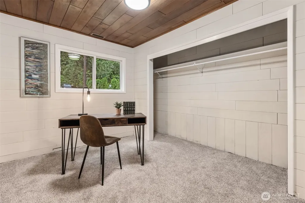 31089 E Lake Morton Drive SE Kent WA 98042
