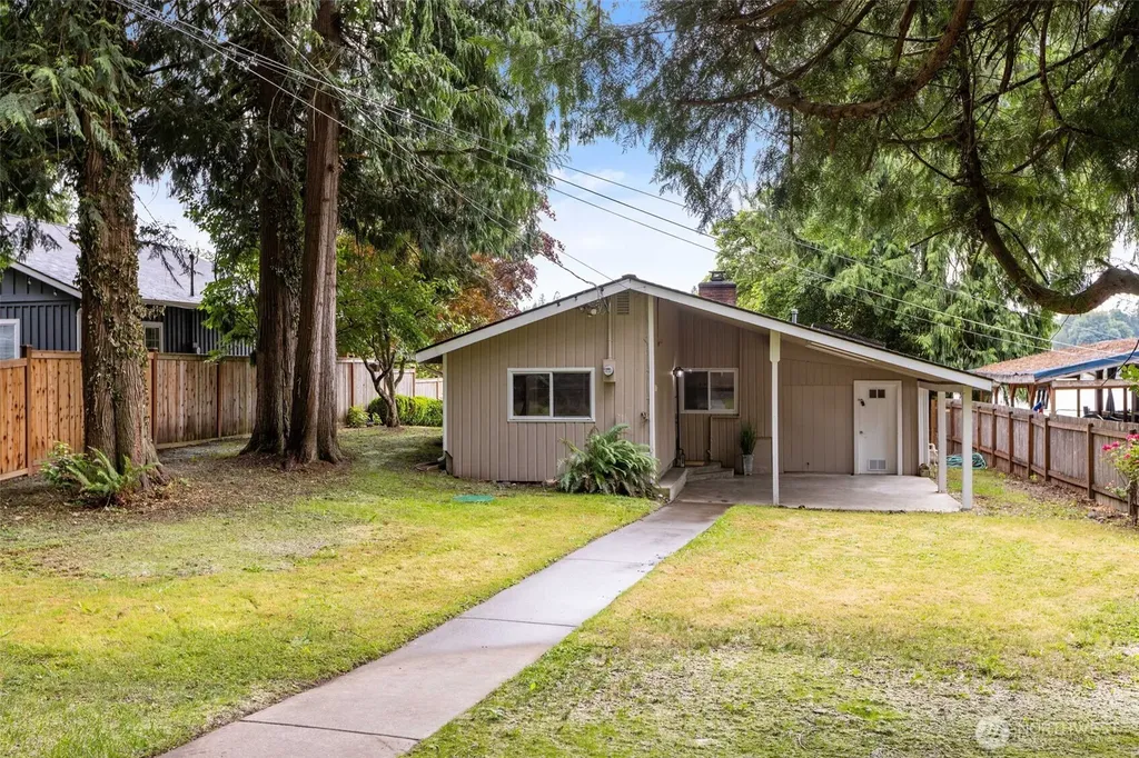 31089 E Lake Morton Drive SE Kent WA 98042
