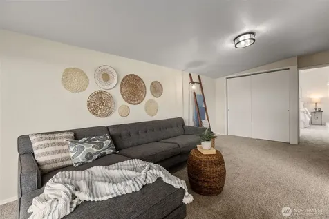 31089 E Lake Morton Drive SE Kent WA 98042