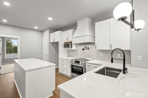 16823 Alder Way Lynnwood WA 98037