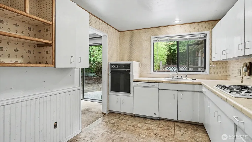 3437 77th Avenue SE Mercer Island WA 98040