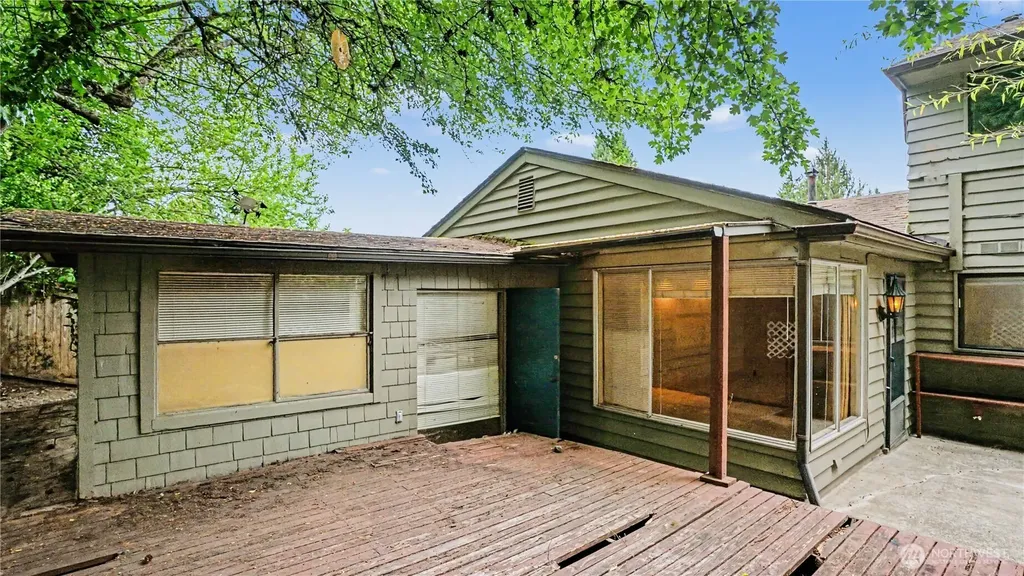 3437 77th Avenue SE Mercer Island WA 98040