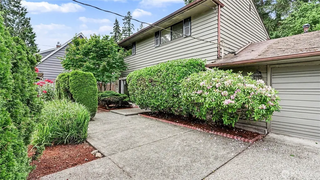 3437 77th Avenue SE Mercer Island WA 98040