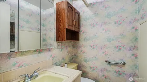 3437 77th Avenue SE Mercer Island WA 98040