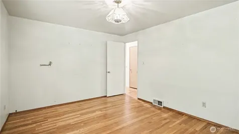 3437 77th Avenue SE Mercer Island WA 98040