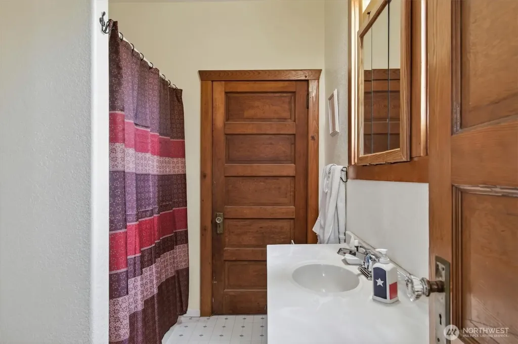95 W Birnie Slough Road Cathlamet WA 98612