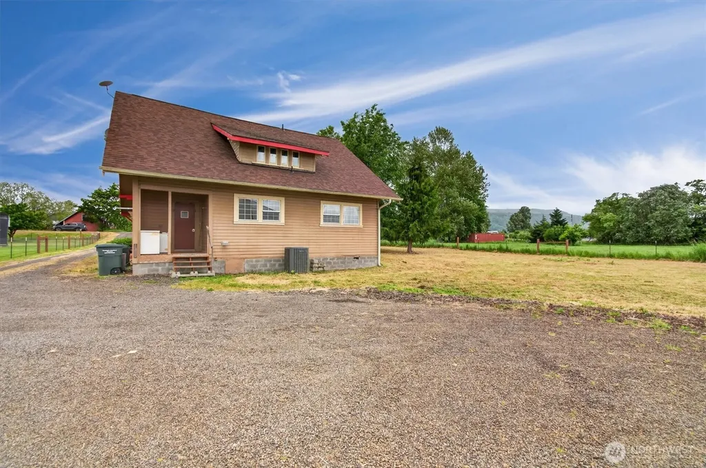 95 W Birnie Slough Road Cathlamet WA 98612