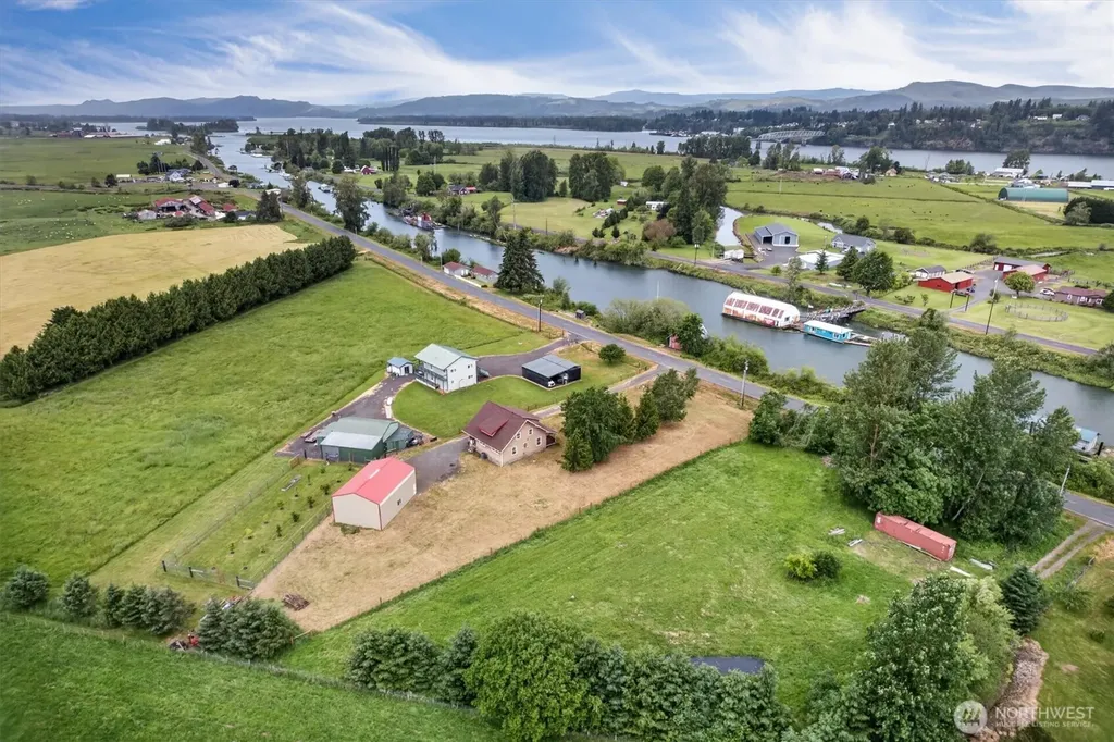95 W Birnie Slough Road Cathlamet WA 98612