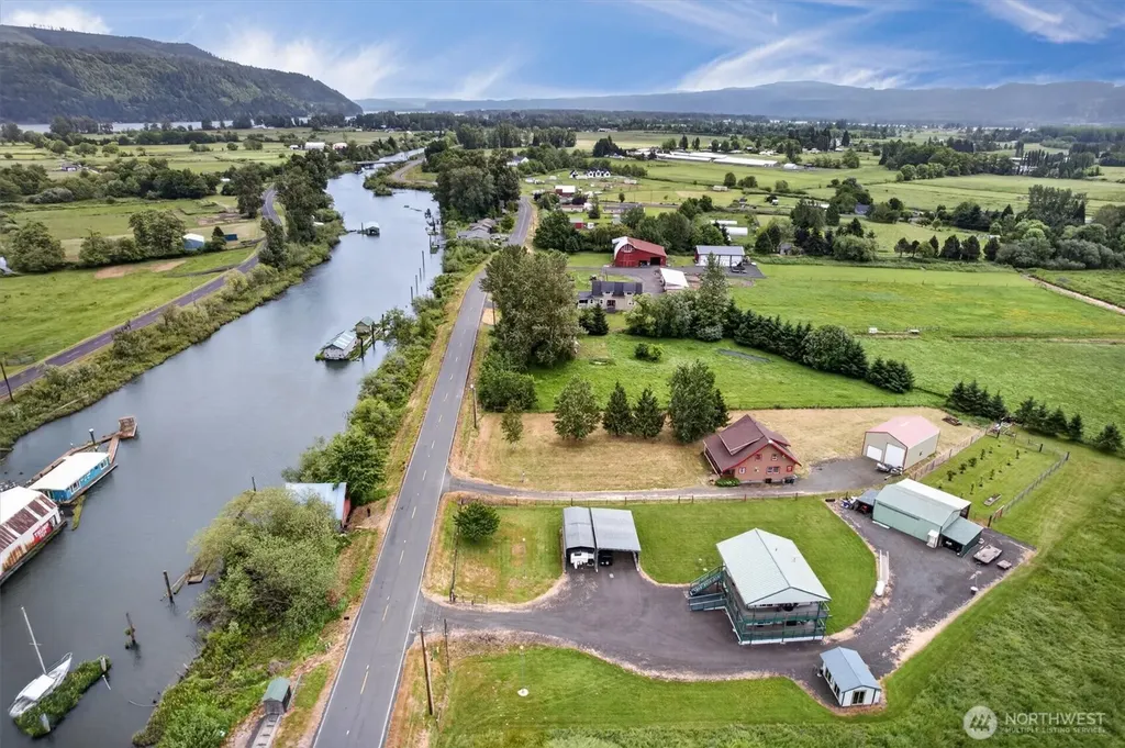 95 W Birnie Slough Road Cathlamet WA 98612