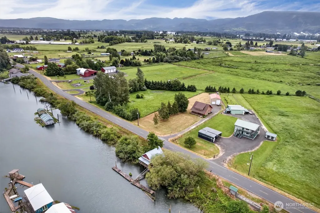 95 W Birnie Slough Road Cathlamet WA 98612