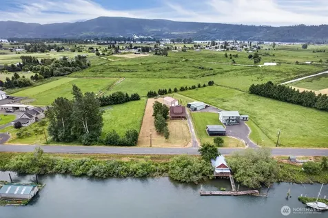 95 W Birnie Slough Road Cathlamet WA 98612