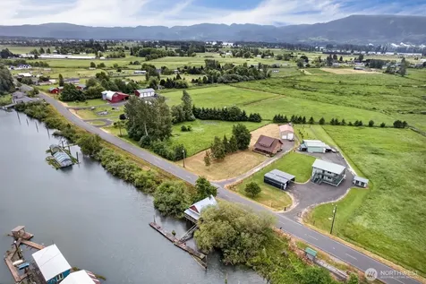 95 W Birnie Slough Road Cathlamet WA 98612