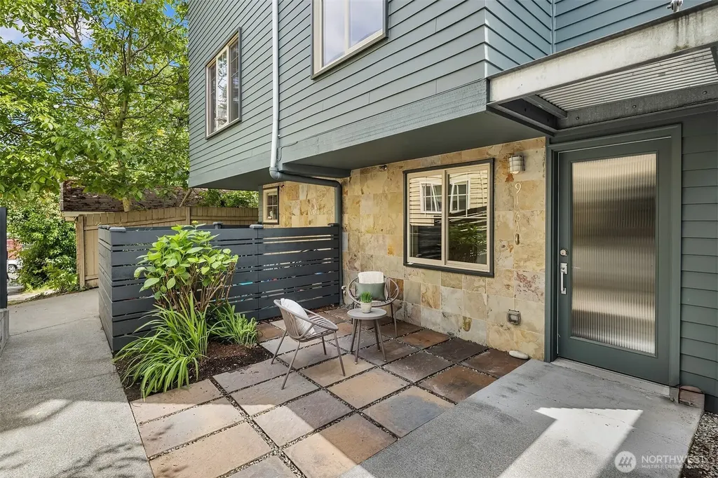 916 N 73rd Street Seattle WA 98103