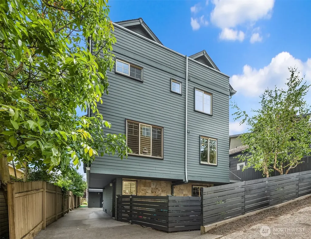 916 N 73rd Street Seattle WA 98103