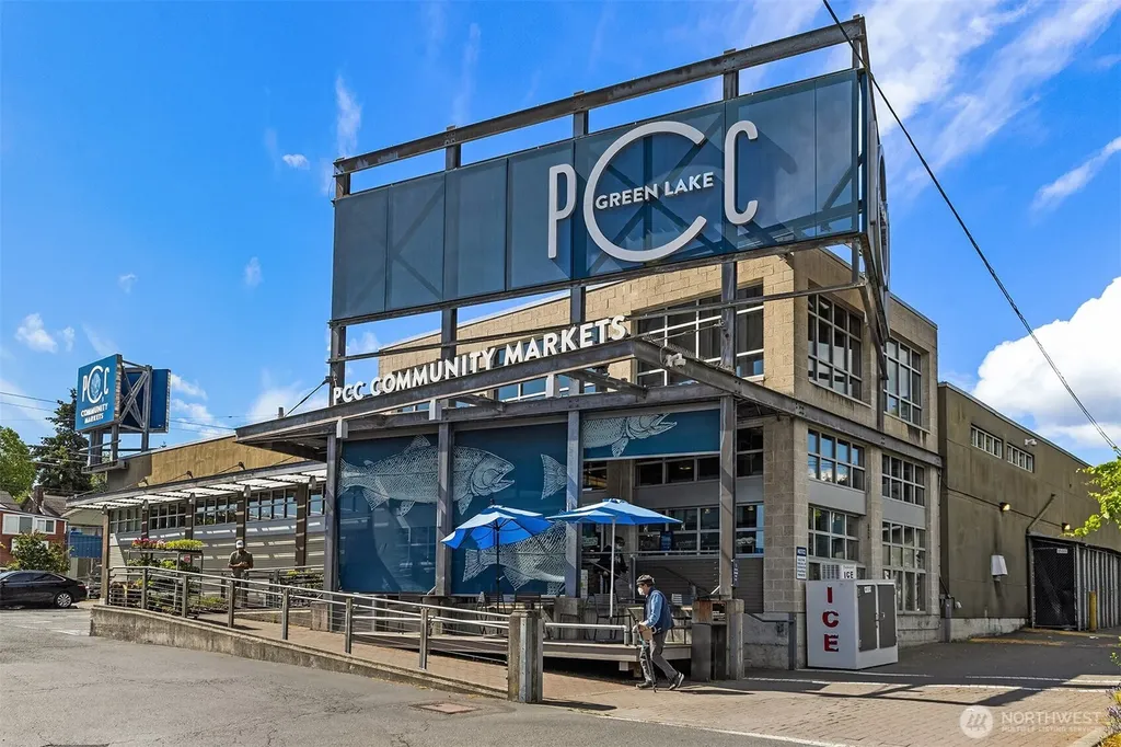 916 N 73rd Street Seattle WA 98103