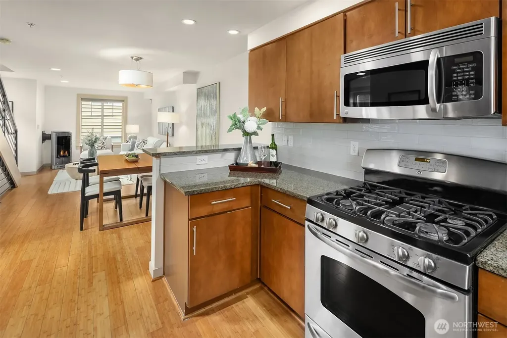 916 N 73rd Street Seattle WA 98103