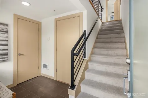 916 N 73rd Street Seattle WA 98103