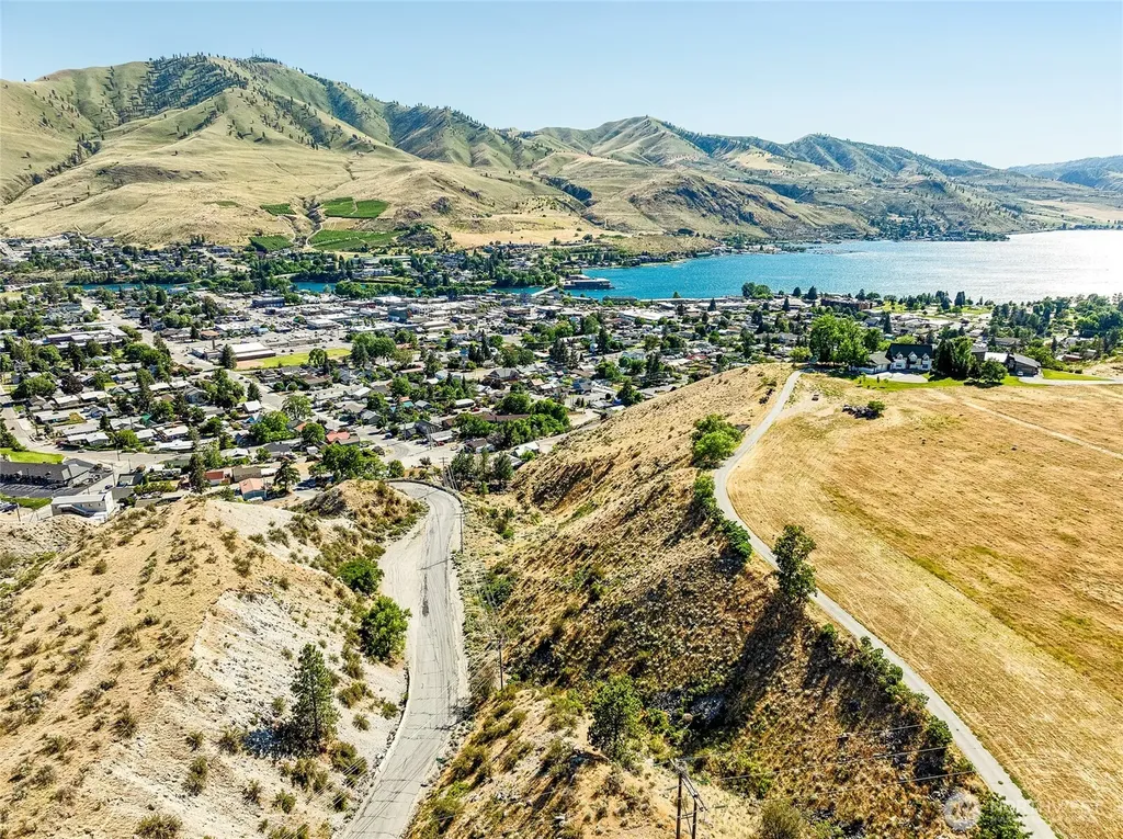 761 N Bradley Street Chelan WA 98816