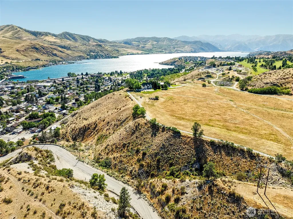 761 N Bradley Street Chelan WA 98816