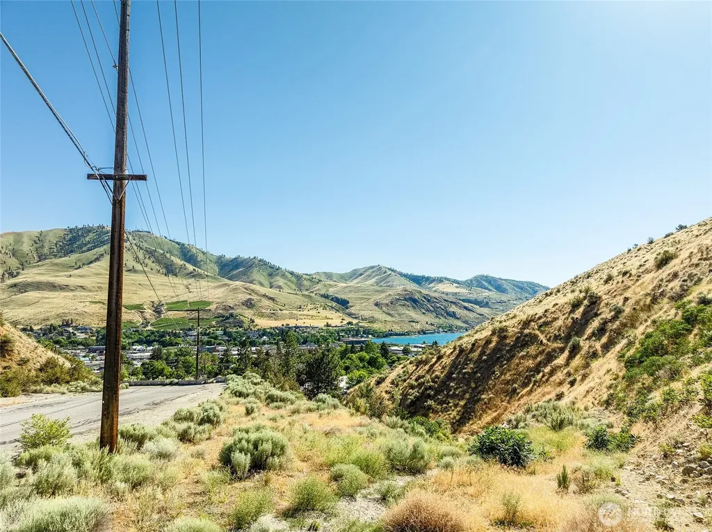 761 N Bradley Street Chelan WA 98816