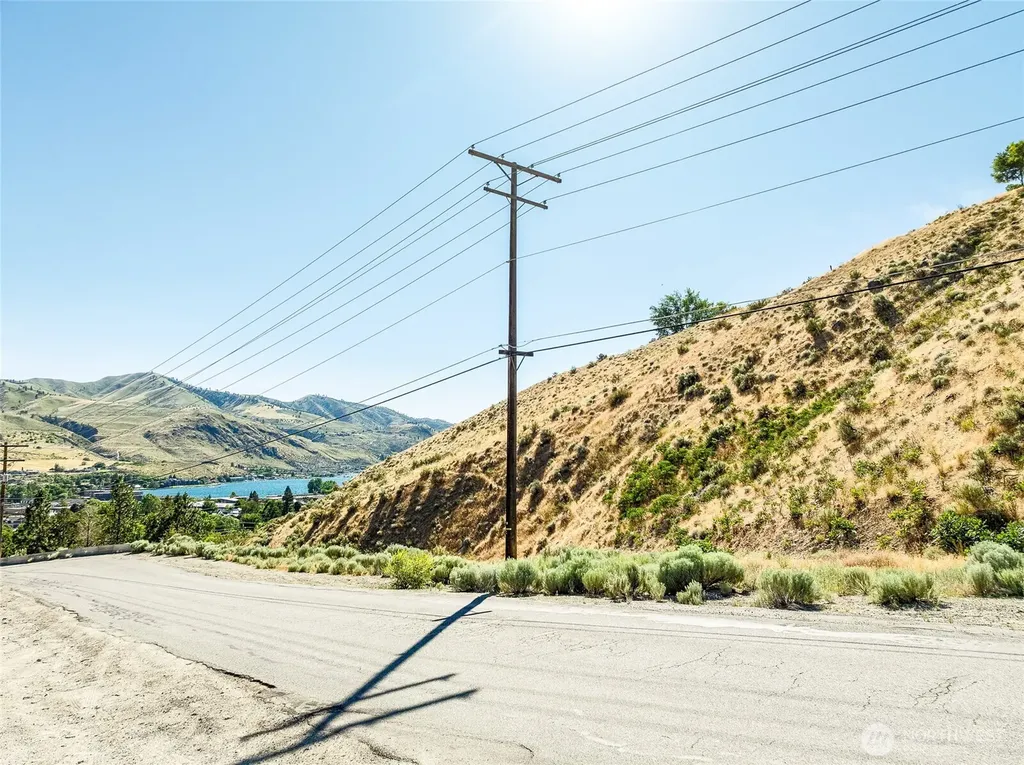 761 N Bradley Street Chelan WA 98816