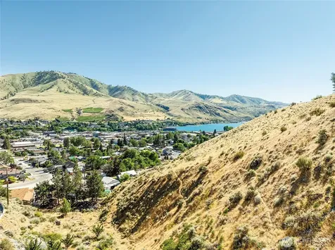 761 N Bradley Street Chelan WA 98816