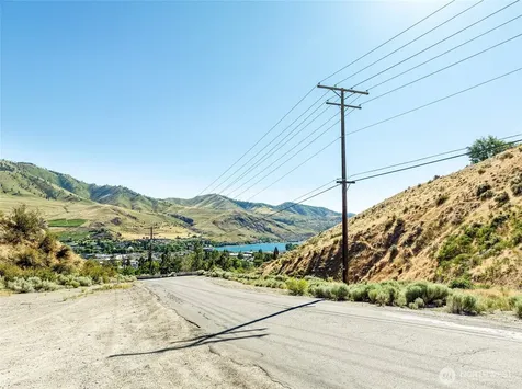 761 N Bradley Street Chelan WA 98816