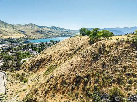 761 N Bradley Street Chelan WA 98816
