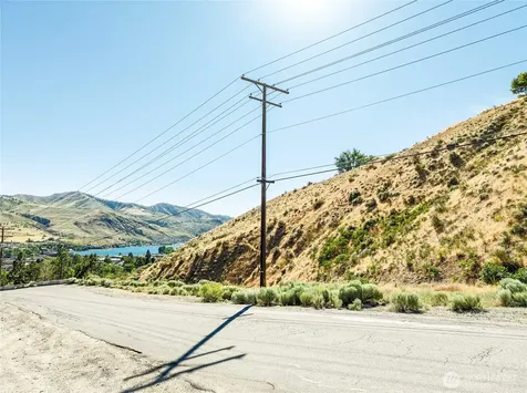 761 N Bradley Street Chelan WA 98816