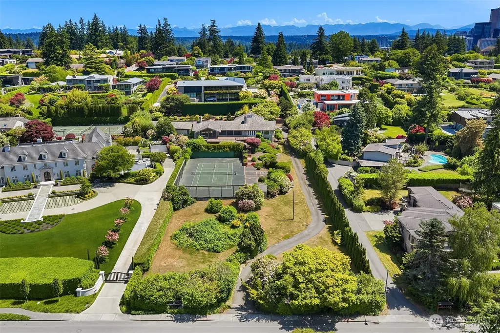 1700 92nd Avenue NE Clyde Hill WA 98004