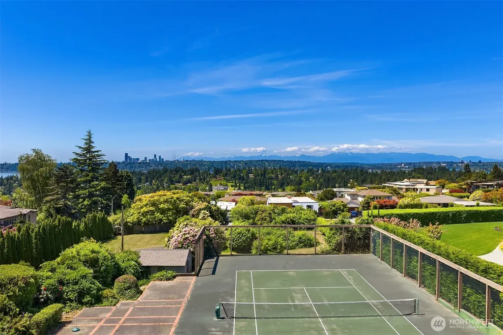1700 92nd Avenue NE Clyde Hill WA 98004