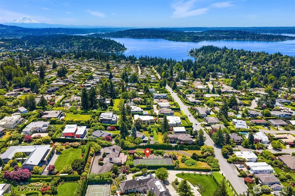 1700 92nd Avenue NE Clyde Hill WA 98004