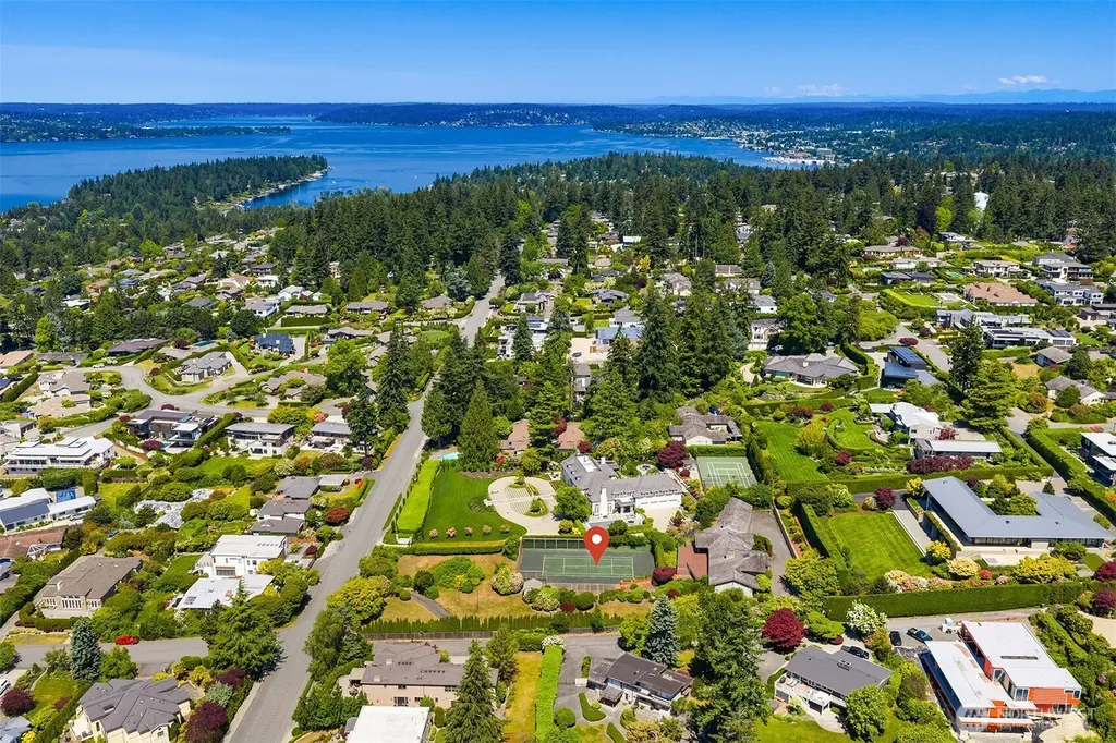 1700 92nd Avenue NE Clyde Hill WA 98004