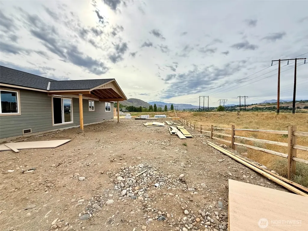 177 Country Cottage Lane Malaga WA 98828
