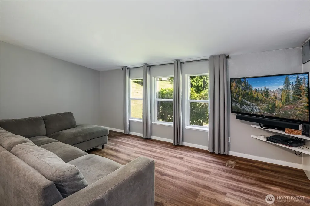 2427 Leroy Place Camano Island WA 98282