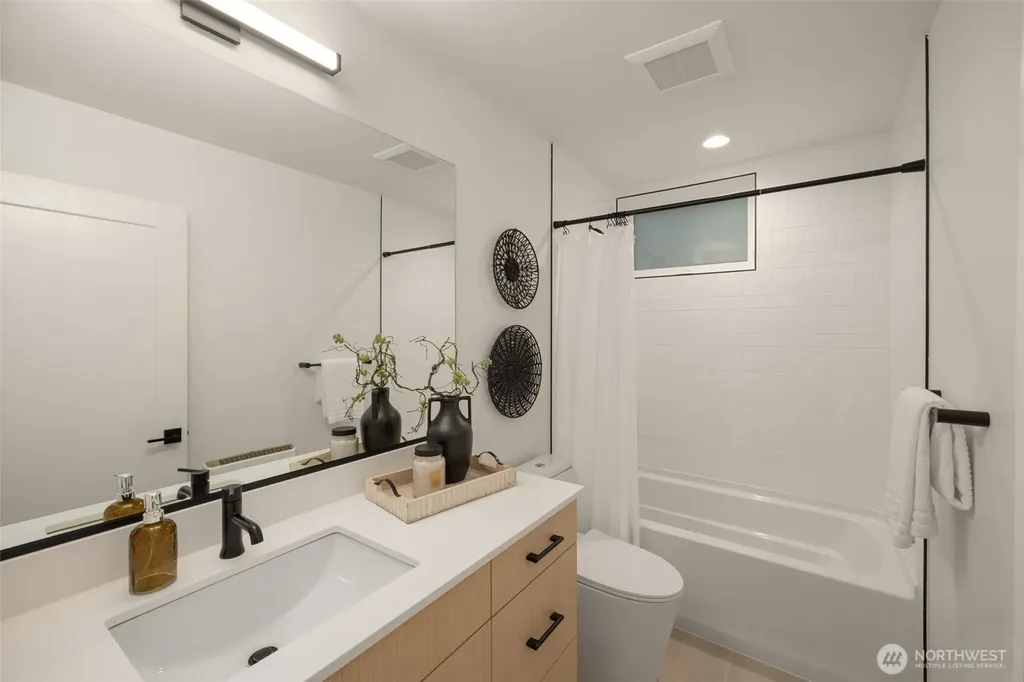 823 17th Avenue Seattle WA 98144