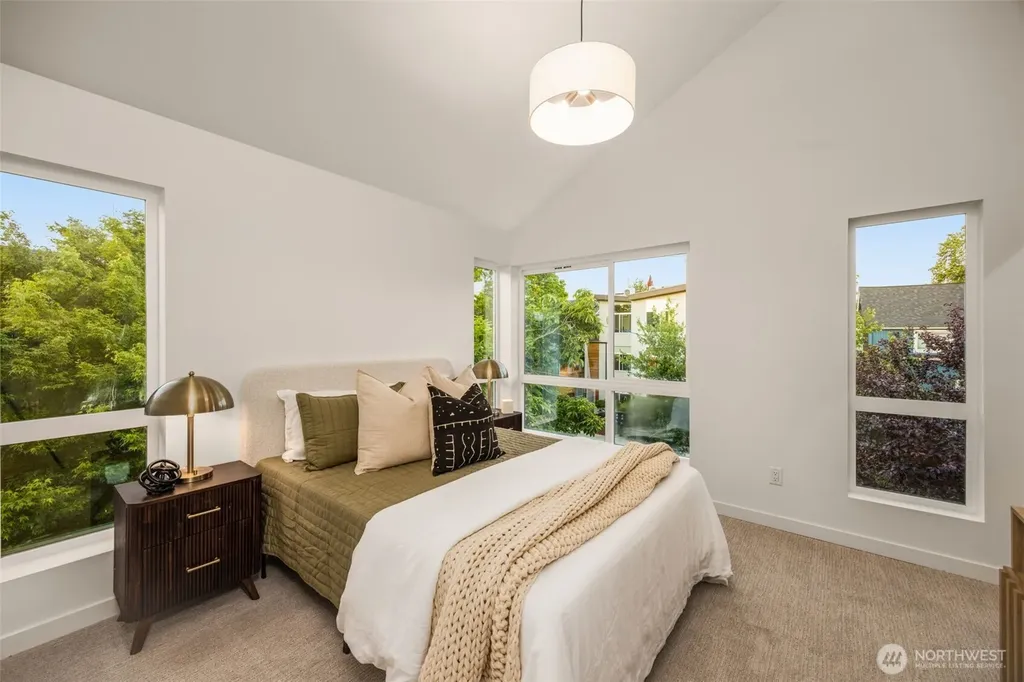 823 17th Avenue Seattle WA 98144