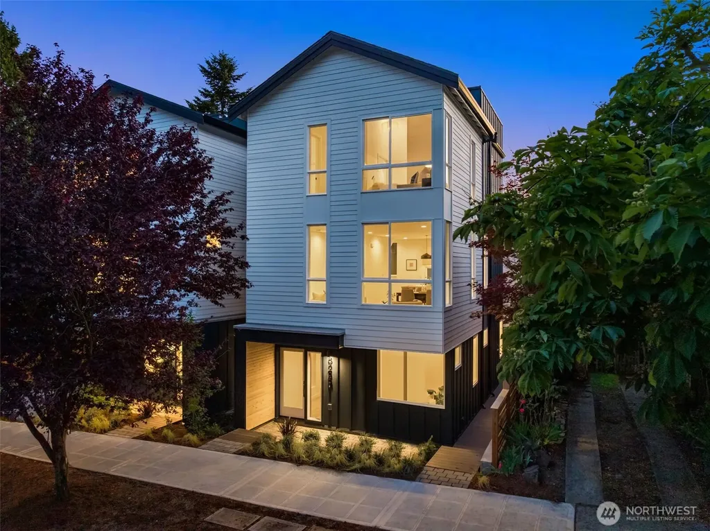 823 17th Avenue Seattle WA 98144
