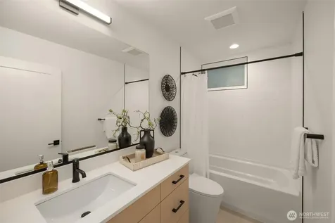 823 17th Avenue Seattle WA 98144