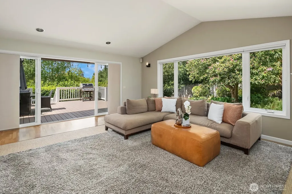 216 SW 192nd Street Normandy Park WA 98166