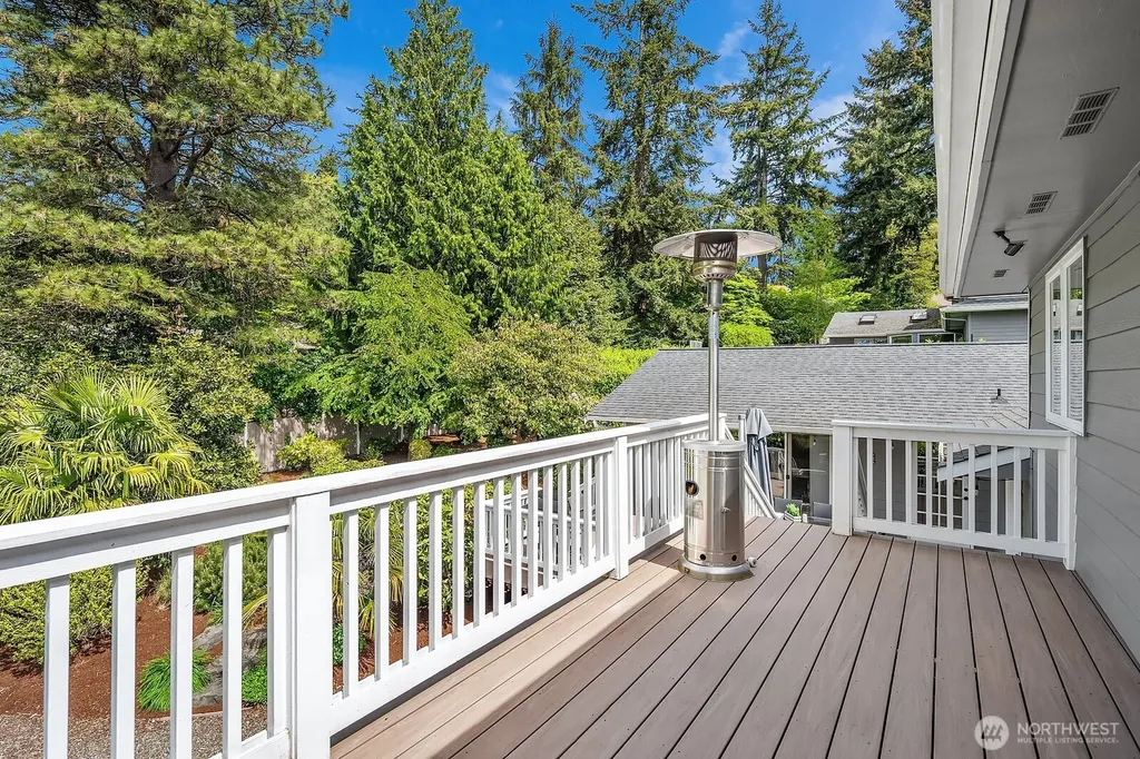 216 SW 192nd Street Normandy Park WA 98166