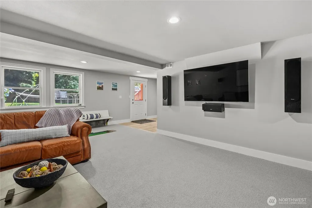 18443 Ballinger Way NE Lake Forest Park WA 98155