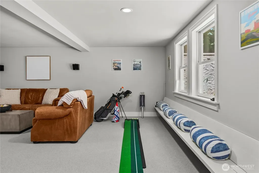 18443 Ballinger Way NE Lake Forest Park WA 98155