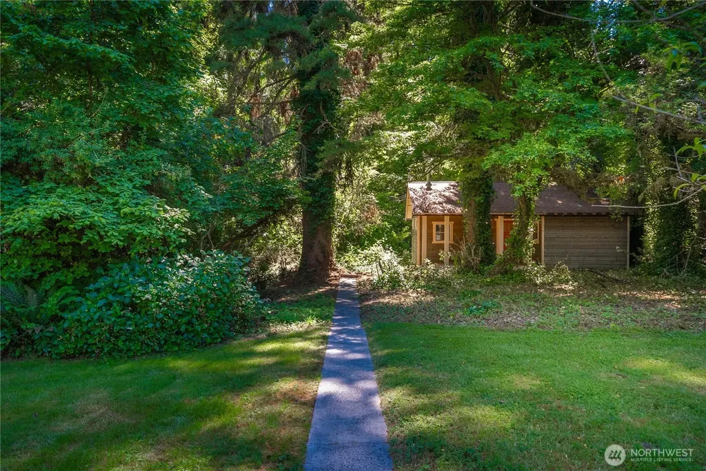 18443 Ballinger Way NE Lake Forest Park WA 98155