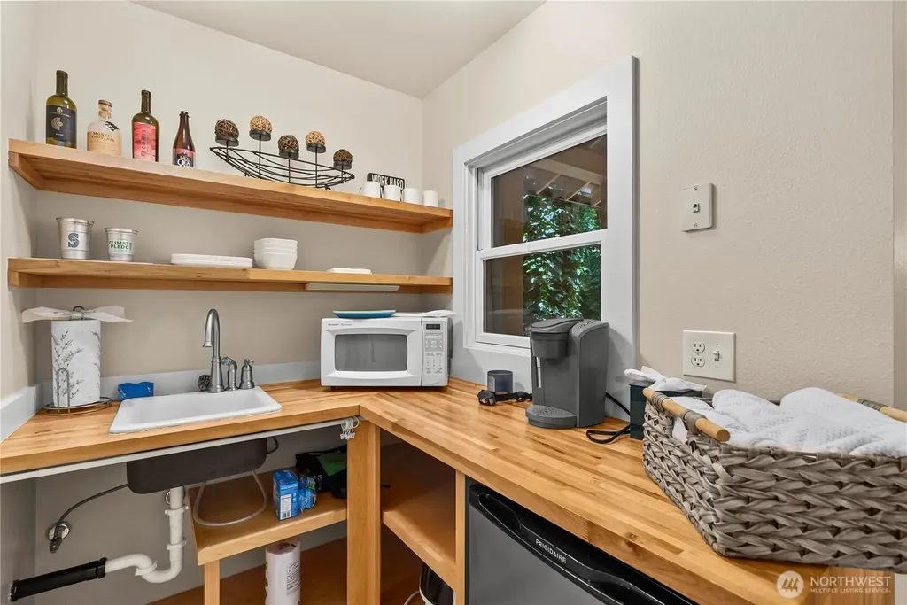 18443 Ballinger Way NE Lake Forest Park WA 98155