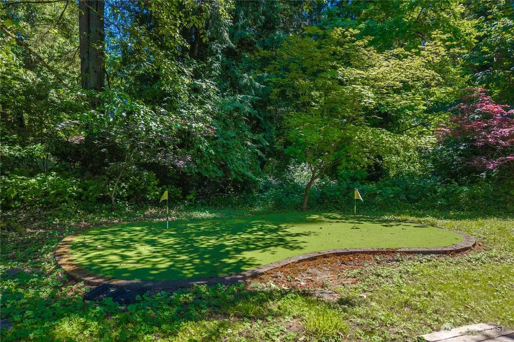 18443 Ballinger Way NE Lake Forest Park WA 98155