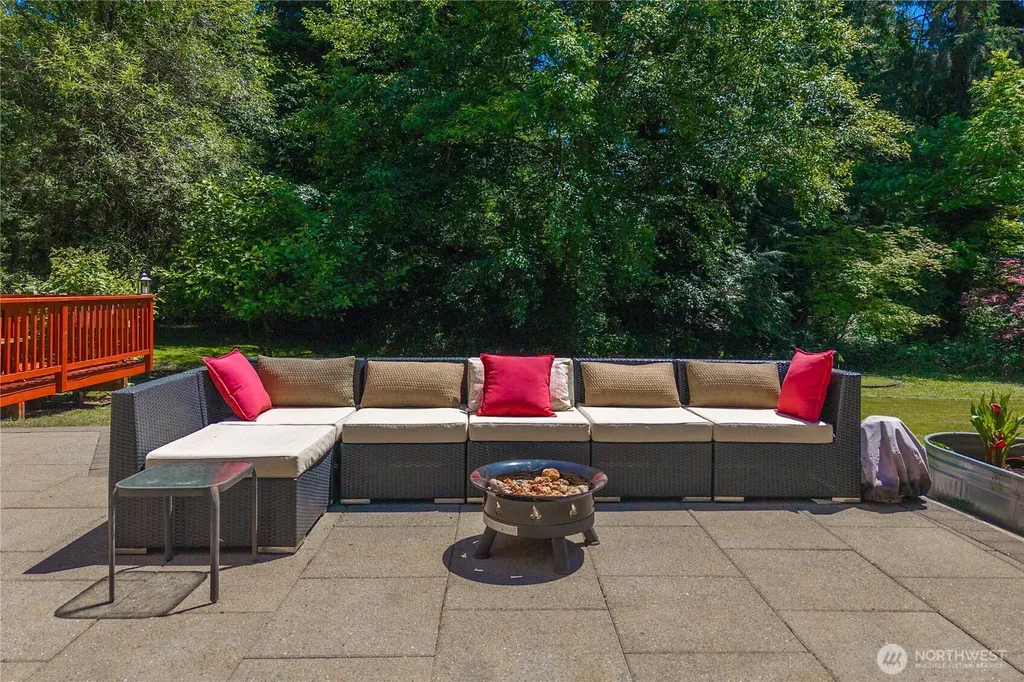 18443 Ballinger Way NE Lake Forest Park WA 98155