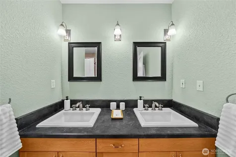 18443 Ballinger Way NE Lake Forest Park WA 98155
